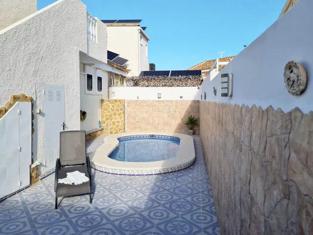 Encantadora villa con piscina privada, jardín y solárium en Monte y Mar, Gran Alacant — 8