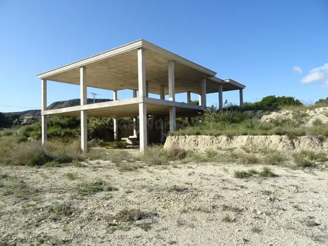 SE VENDE PARCELA DE 10000 M2 CON ESTRUCTURA PARA UN CHALET D - foto 3