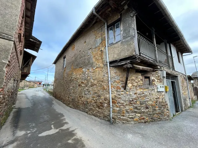 SE VENDE CASA DE PIEDRA CON TERRENO EN IGLESIA DE CAMPO