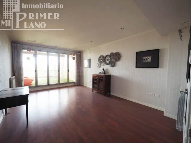 Dúplex de lujo en pleno Paseo San Isidro. 5 dormitorios 3 ba - foto 5