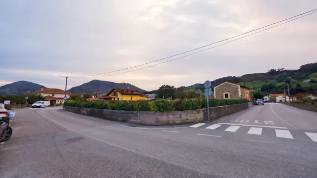 ¡Oportunidad única en Los Corrales de Buelna! Espectacular parcela urbana en esquina — 8