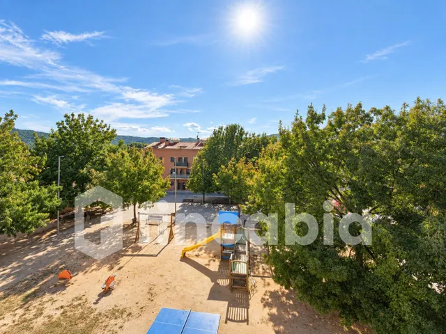 Dúplex con dos terrazas y aparcamiento en el centro de Santa Coloma de Farners — 21