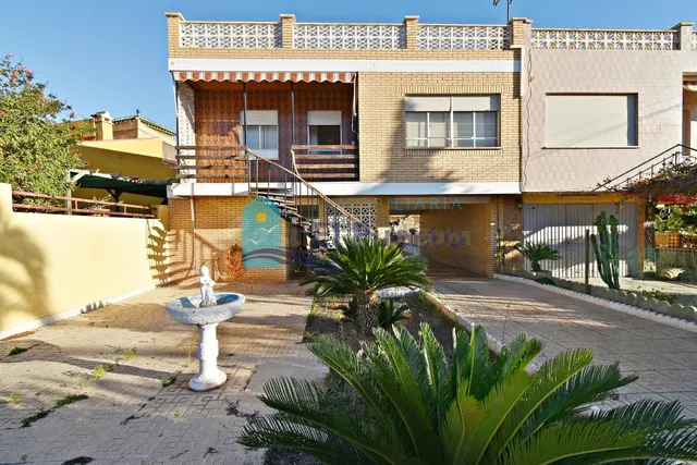 VIVIENDA DE 2 PLANTAS Y AMPLIA PARCELA EN ISLA PLANA - REF 1 - foto 2