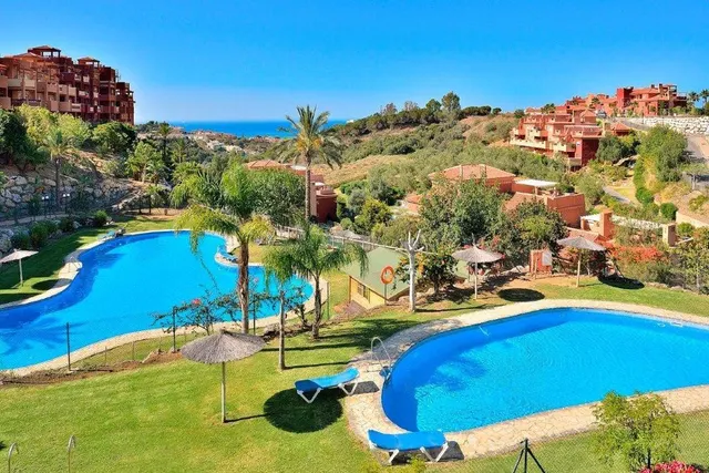 Venta de piso con dos dormitorios en Marbella, Málaga, Costa