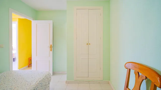 Bungalow en planta baja de 3 dormitorios con jardín y piscina comunitaria en Torrevieja — 18
