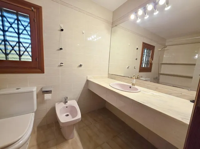 Villa en Gran Avenida de Benicàssim. Cerca del pueblo y de la playa del Voramar. 1700 m2 de parcela, — 34
