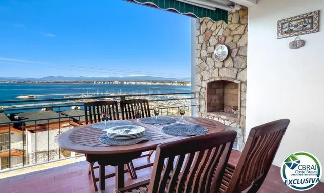 Exclusiva vivienda con vistas panorámicas al mar y al puerto - foto 2