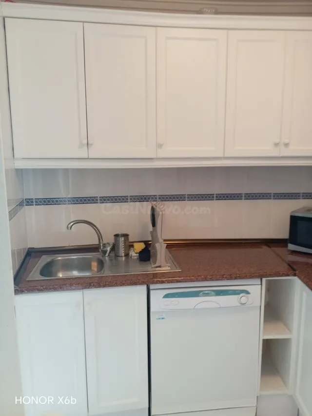 Encantador ático con 3 dormitorios y piscina comunitaria - foto 3