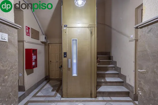 PISO COMPLETAMENTE REFORMADO EN CALLE RECOGIDAS — 35