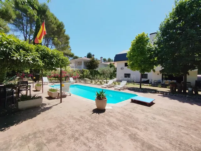 Espectacular Chalet en Montehermoso - Espacios Amplios y Comodidad — 3