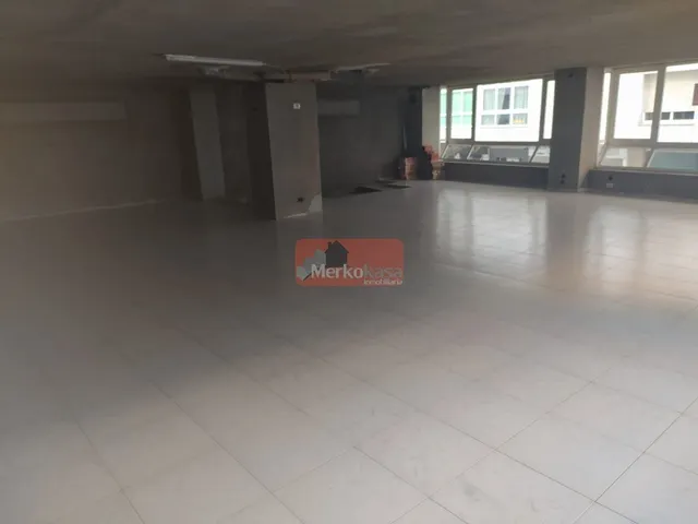 SE VENDE BAJO COMERCIAL ACONDICIONADO — 8