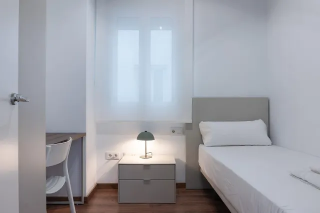 Exclusivo piso de 130 m2 y 4 dormitorios junto al Ayuntamiento de Valencia — 45