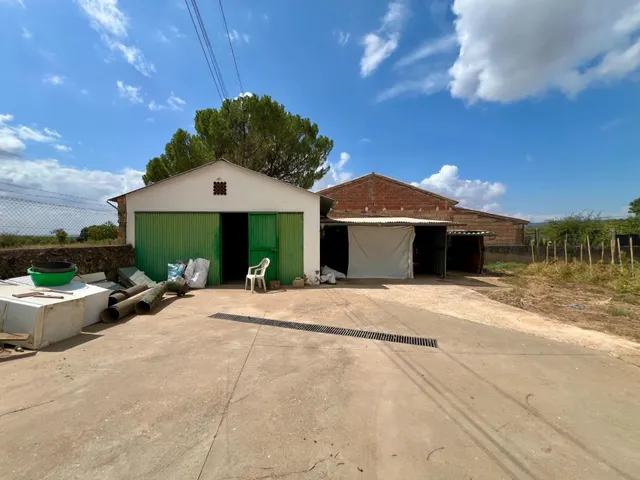 TU REFUGIO EN EL CAMPO: FINCA CON PISCINA, HUERTO Y CASA DE 3 PLANTAS — 26