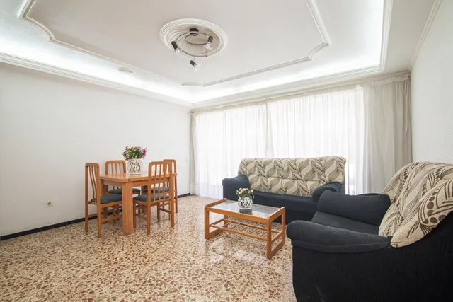¿Buscas una gran vivienda a escasos metros del centro? - foto 3