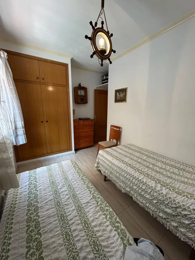 Apartamento cerca del mar, Alicante, Torrevieja. 2 habitaciones, 73 m2, 200 metros del mar — 28