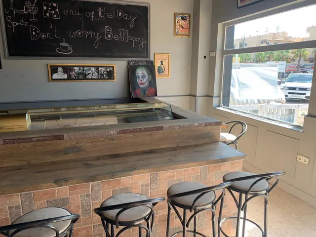 Local Comercial en Venta – Ubicación Inmejorable en Orihuela Costa — 4