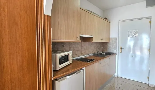 Costa Arona. 1 habitación, primera linea mar con vistas directas en urbanizacion cerrada — 11