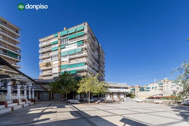 PISO REFORMADO CON VISTAS PANORÁMICAS A UN PASO DEL CENTRO DE GRANADA — 37