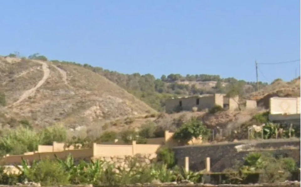 CORTIJO CON TERENO EN LA ALQUERIA