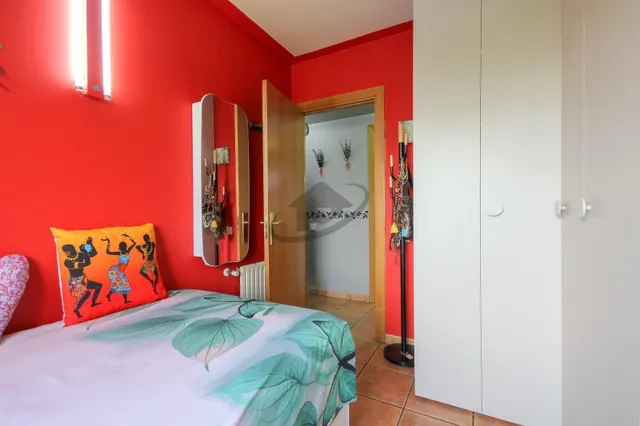 VIVIENDA EN FINCA SEMINUEVA CON PISCINA. AMPLIO BALCÓN Y VISTAS DESPEJADAS. — 22