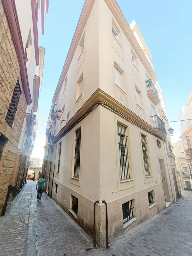Amplio Duplex en el Barrio Santa María — 35