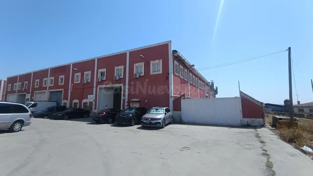 FANTÁSTICA NAVE DE 1.118M2 CON PATIO DE 500M2