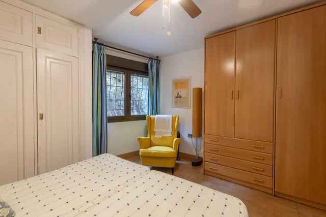 Exclusivo piso señorial con terraza en el Paseo del Salón (Cuesta de Escoriaza), con cochera y trastero. — 28