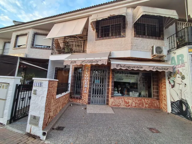 Excepcional oportunidad/ Vivienda + local comercial independ - foto 3