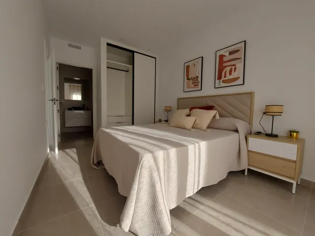 VILLAS PAREADAS DE OBRA NUEVA EN ROLDAN — 18