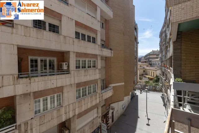 Amplia vivienda en pleno centro de Granada — 18