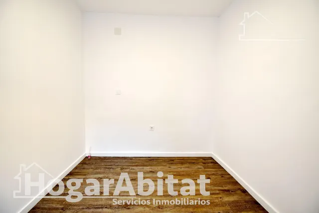 AMPLIA Y BONITA CASA REFORMADA CON 2 TERRAZAS — 38