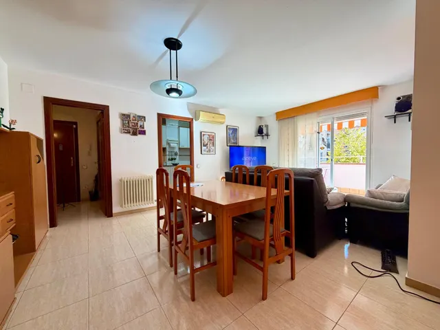 Excelente piso de 4 habitaciones con terraza, plaza de garaje y trastero en Roc Blanc (Terrassa) — 12