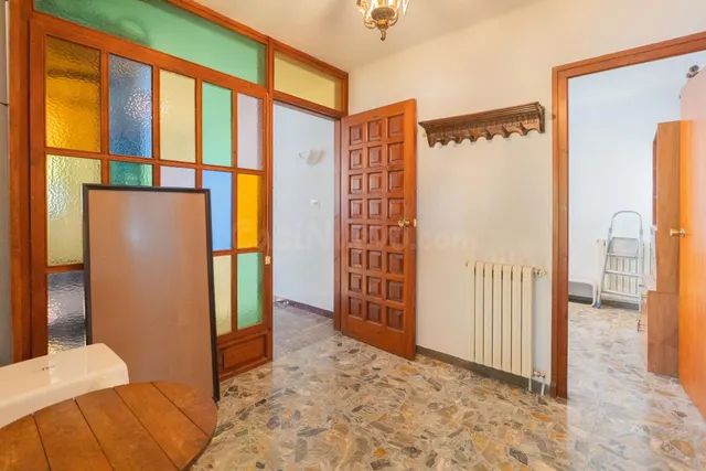 Amplia casa con elevador, calefacción por radiadores, almacé - foto 4
