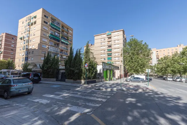 Piso reformado con terraza y vistas a sierra nevada — 36