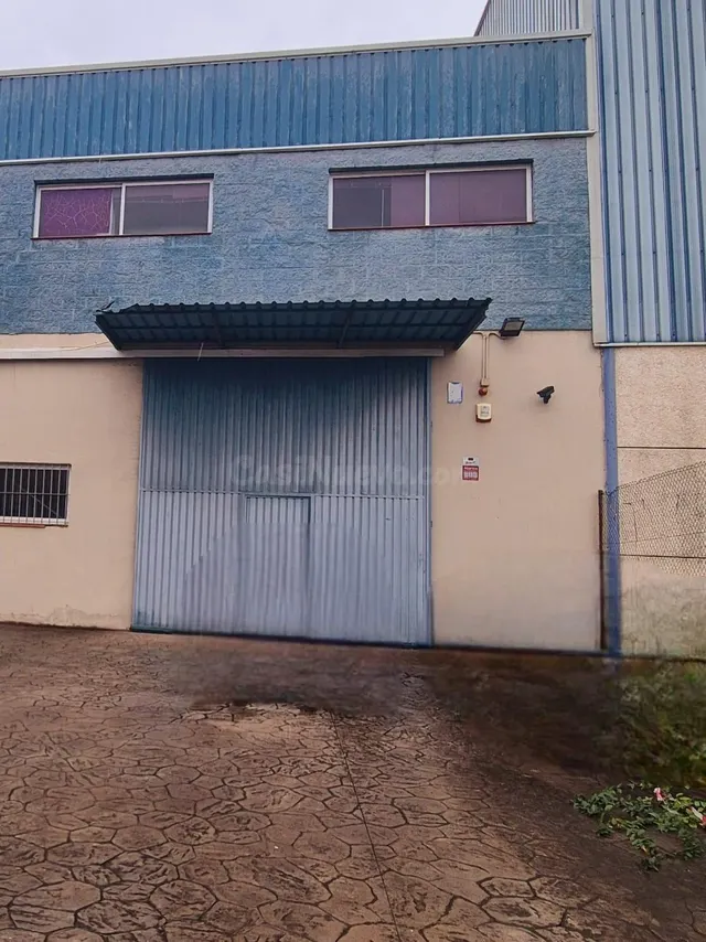 Se vende Nave reformada en la Menacha