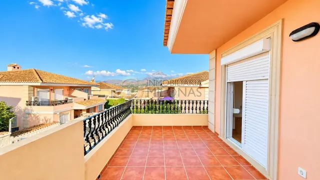 Exclusivo chalet pareado de esquina en la urbanización mira la costa – sierra helada, Benidorm — 4