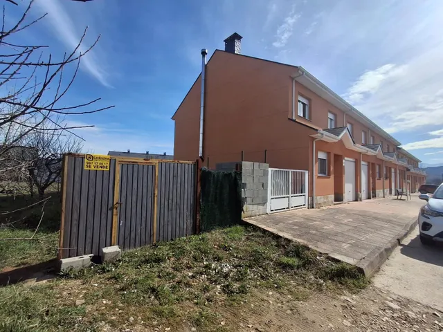 VENTA: Terreno en Cubillos del Sil — 2