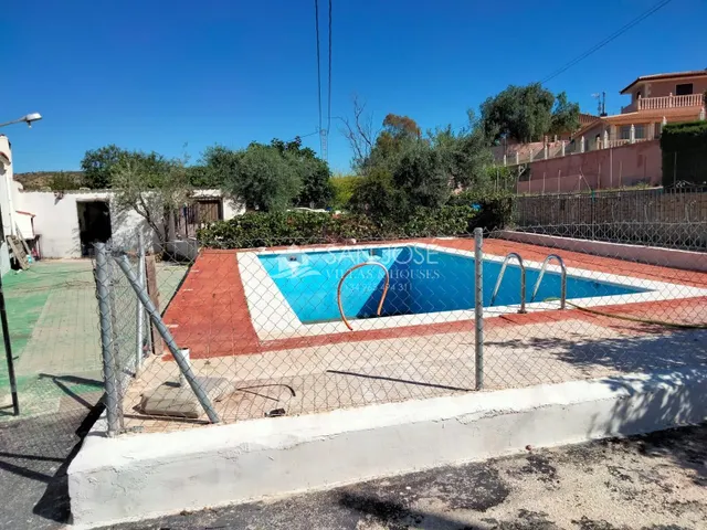 SE VENDE CHALET EN ELCHE — 41