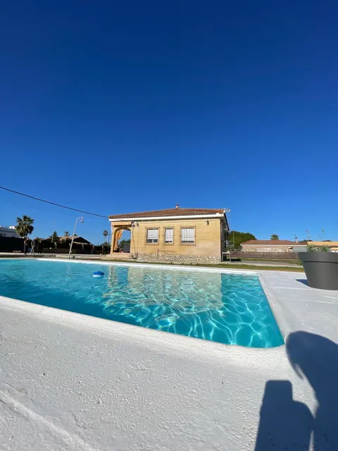 CHALET INDEPENDIENTE EN EXCLUSIVA – URB. EL SOCORRO (CARMONA)