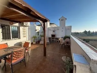 Amplia Propiedad de 3 habitaciones con Vistas a la Montaña — 27