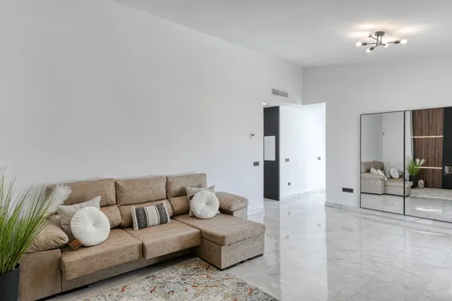 Villa independiente renovada, cerca a Mijas, con piscina privada y 5 dormitorios — 18