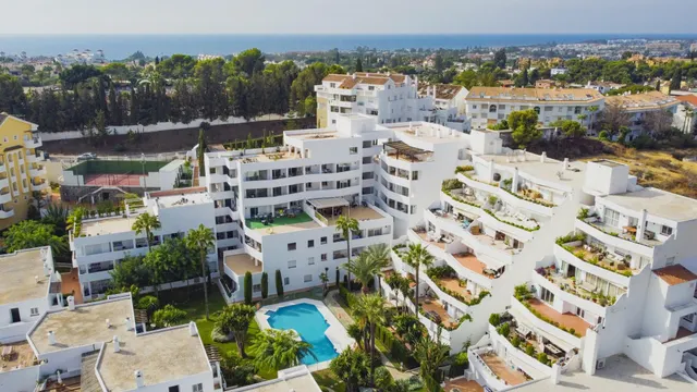 Apartamento de dos dormitorios bellamente reformado en la comunidad cerrada de Jardines de Andalucía — 3