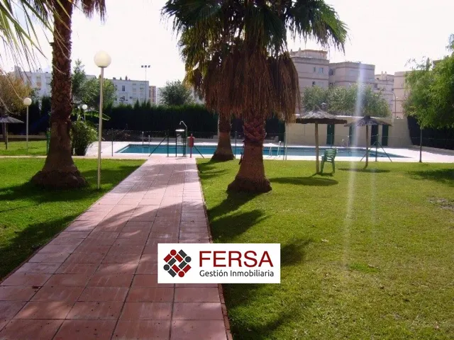 PISO AMUEBLADO EN ALQUILER CON ZONAS COMUNES CON JARDINES Y PISCINA — 17