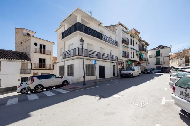 !!Fantástica vivienda en Huetor Santillán junto Ayuntamiento - foto 2