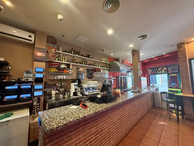 ☕ ¡Traspaso de Cafetería en el Corazón de Fuenlabrada! ✨ - foto 3