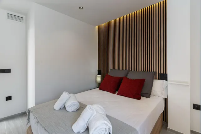 Exclusivo Piso Totalmente Reformado con Terraza en el Centro de Estepona — 24