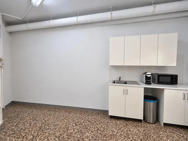LOCAL COMERCIAL AMPLIO Y LUMINOSO EN VALLVIDRERA — 9