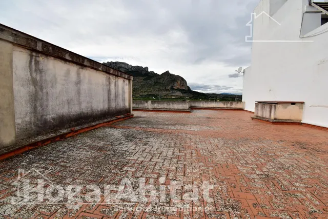 ¡OPORTUNIDAD PARA INVERSORES! GRAN EDIFICIO CON DOS VIVIENDAS INDEPENDIENTES, DOS TERRAZAS Y PARCELA — 21