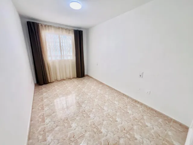 Fabuloso apartamento semi reformado con piscina comunitaria a unos pasos del colegio — 11