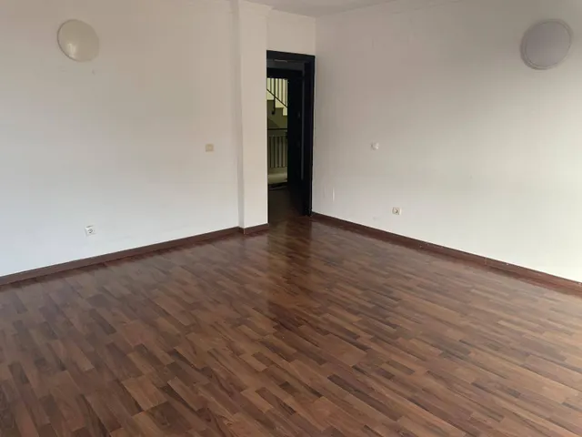 PISO EN VECINDARIO — 8